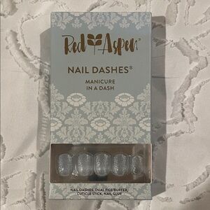 Red Aspen Glittering Silver Press-On Nails